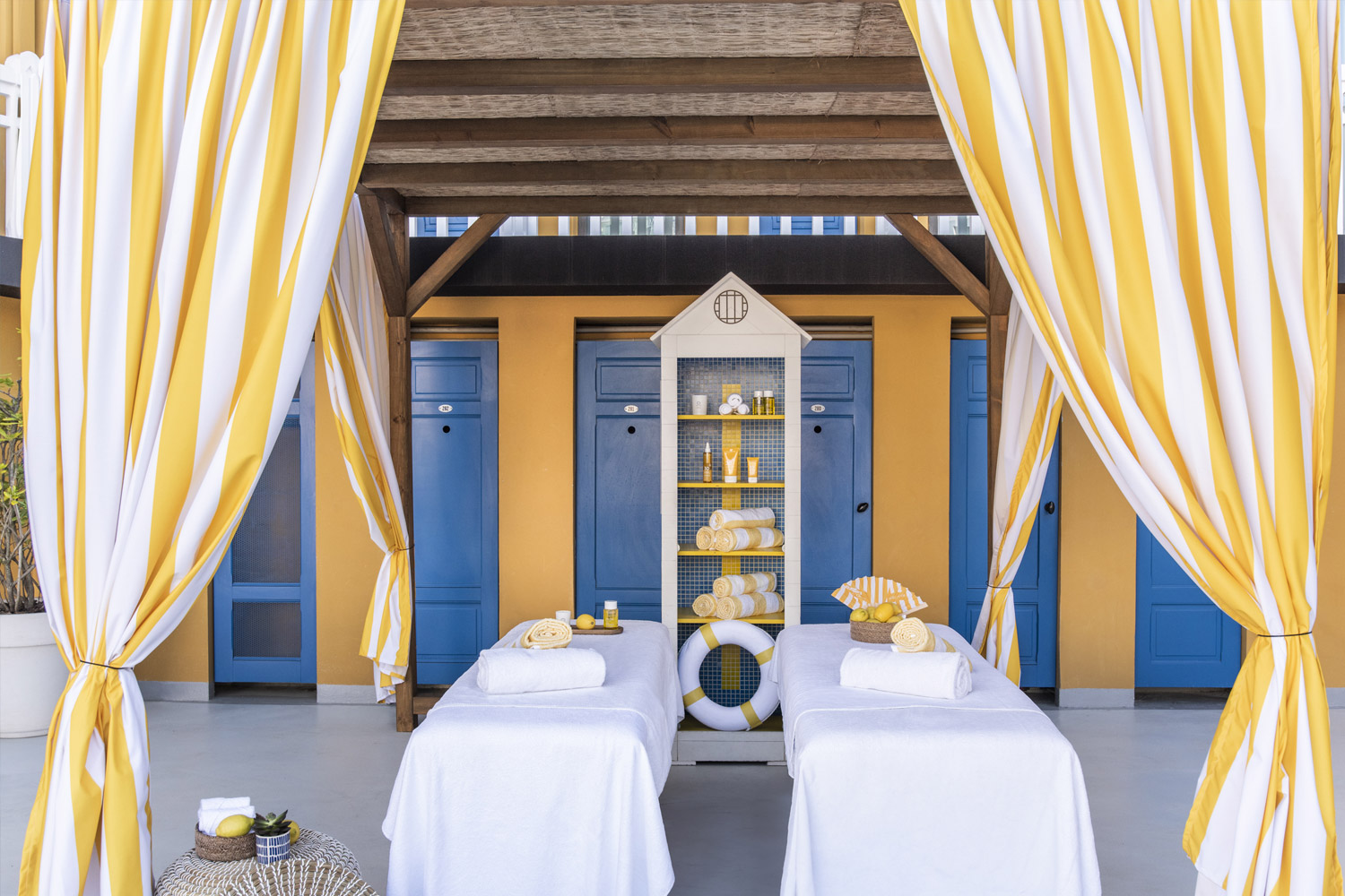 La Plage by Clarins - Outdoor Clarins treatment